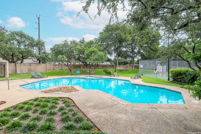 4509 Smokey Wood Ln, San Antonio, TX 78249