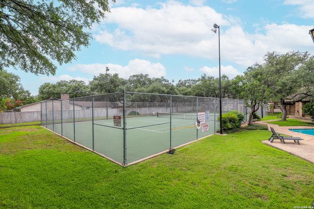 4509 Smokey Wood Ln, San Antonio, TX 78249