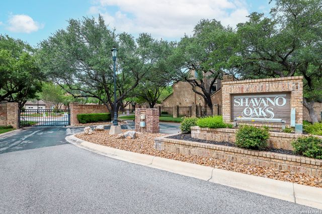 4509 Smokey Wood Ln, San Antonio, TX 78249