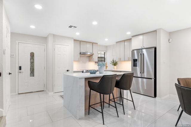 4509 Smokey Wood Ln, San Antonio, TX 78249