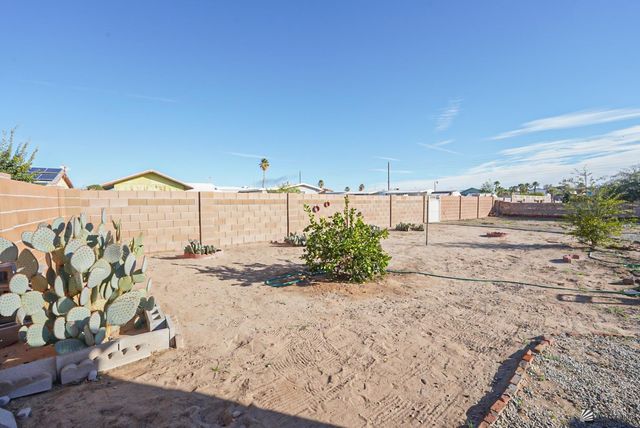 9458 E Wagon Wheel Dr, Yuma, AZ 85365