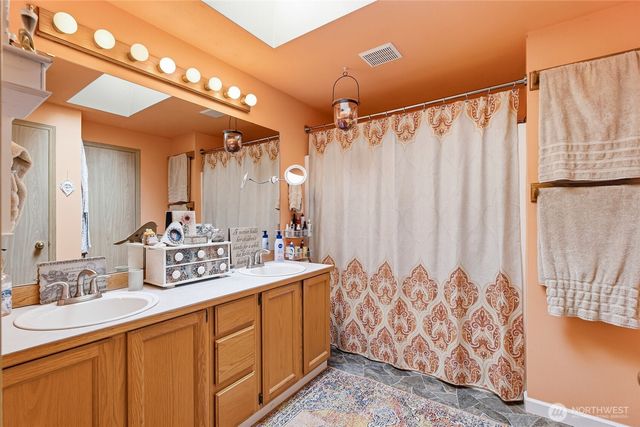 1710 SE 23rd Court, Puyallup, WA 98374