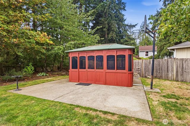 1710 SE 23rd Court, Puyallup, WA 98374
