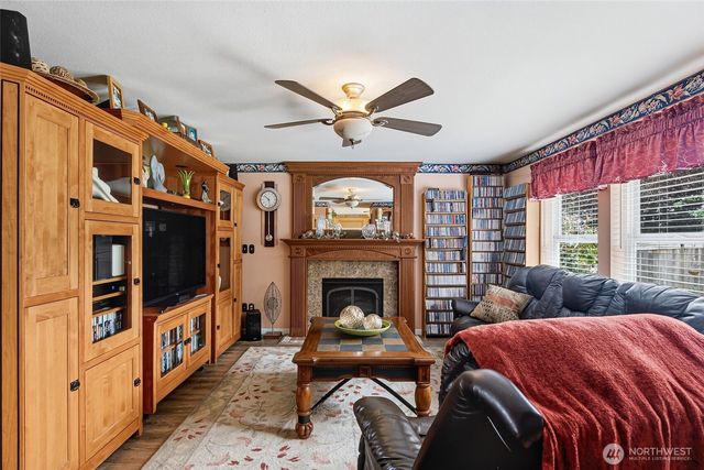 1710 SE 23rd Court, Puyallup, WA 98374