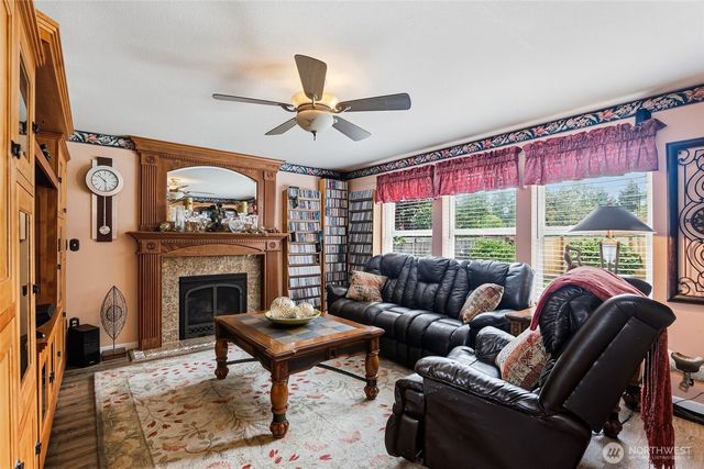 1710 SE 23rd Court, Puyallup, WA 98374