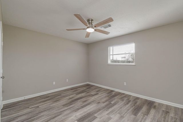 7135 Kings Drive, Baytown, TX 77521