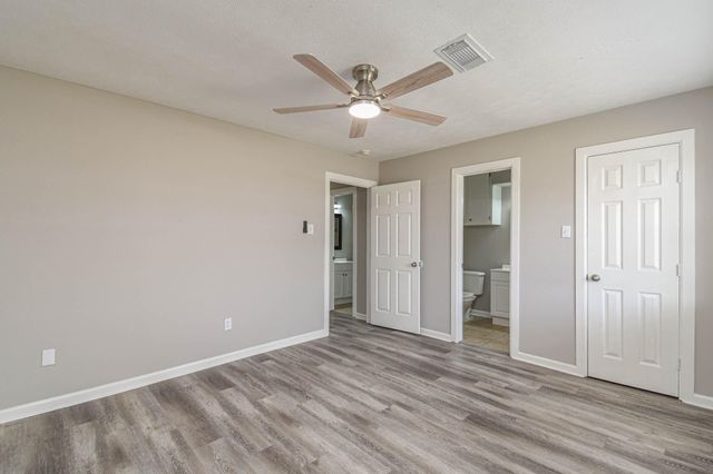 7135 Kings Drive, Baytown, TX 77521