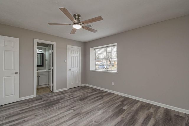 7135 Kings Drive, Baytown, TX 77521