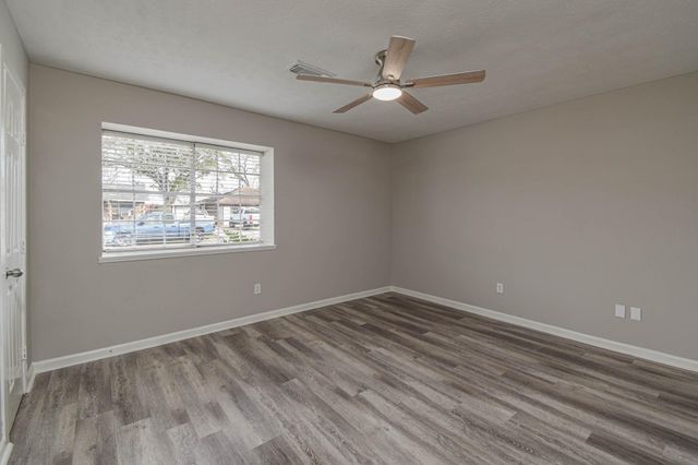 7135 Kings Drive, Baytown, TX 77521