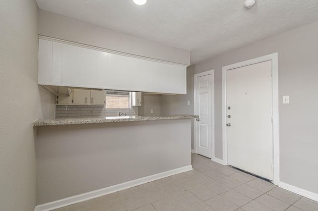 7135 Kings Drive, Baytown, TX 77521