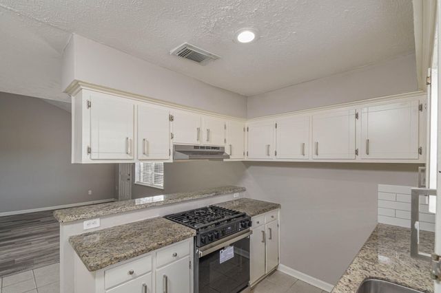 7135 Kings Drive, Baytown, TX 77521