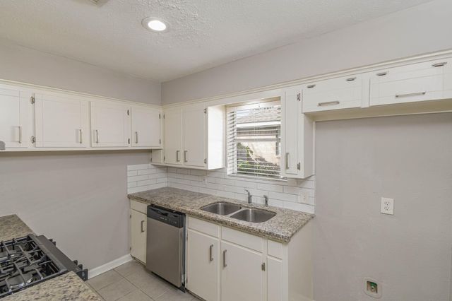 7135 Kings Drive, Baytown, TX 77521