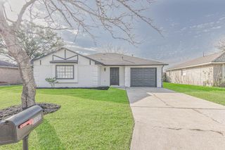 7135 Kings Drive, Baytown, TX 77521