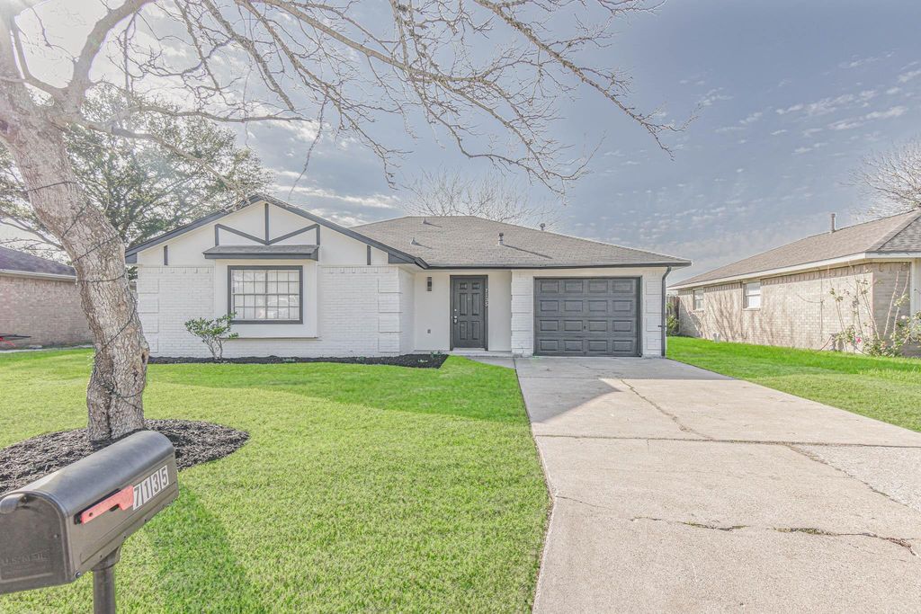 7135 Kings Drive, Baytown, TX 77521