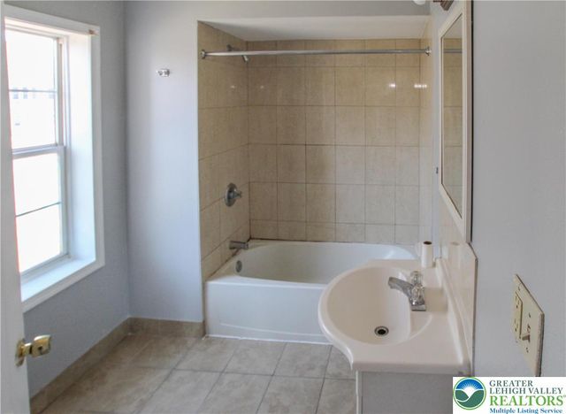 246 West Saint Joseph Street 2, Easton, PA 18042
