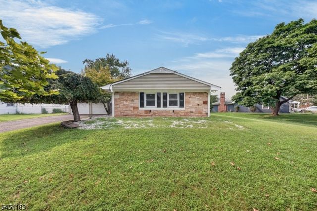 32 Lebed Dr, Franklin Twp., NJ 08873