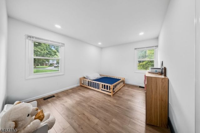 32 Lebed Dr, Franklin Twp., NJ 08873