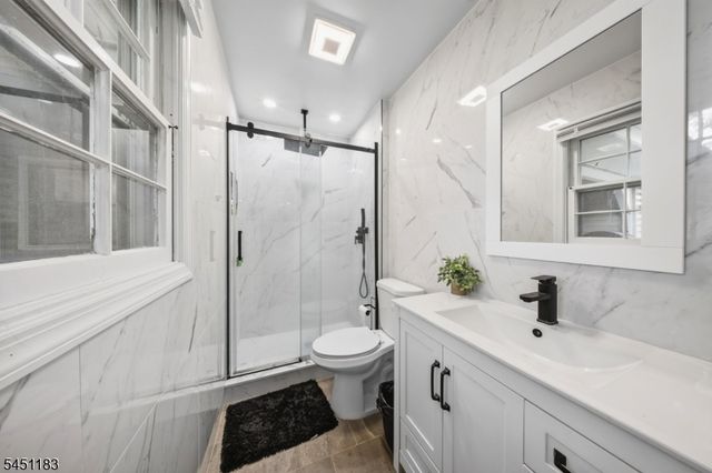 32 Lebed Dr, Franklin Twp., NJ 08873
