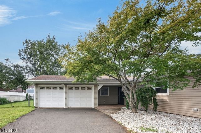 32 Lebed Dr, Franklin Twp., NJ 08873