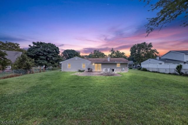 32 Lebed Dr, Franklin Twp., NJ 08873