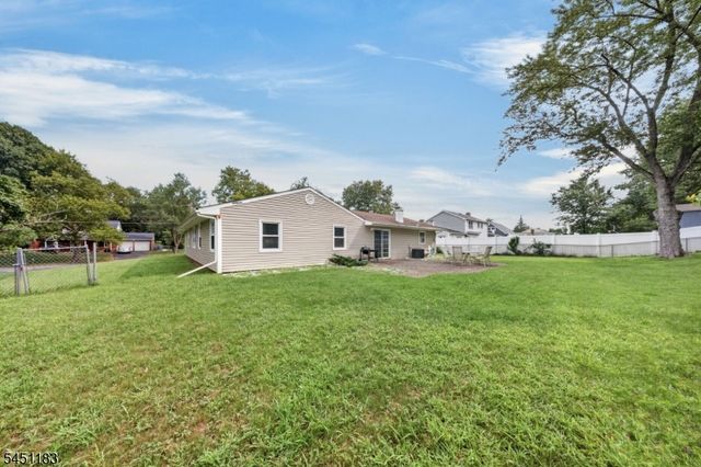 32 Lebed Dr, Franklin Twp., NJ 08873