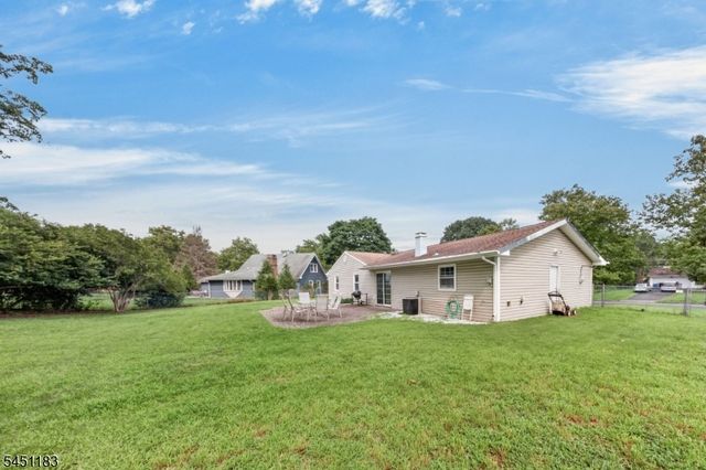 32 Lebed Dr, Franklin Twp., NJ 08873