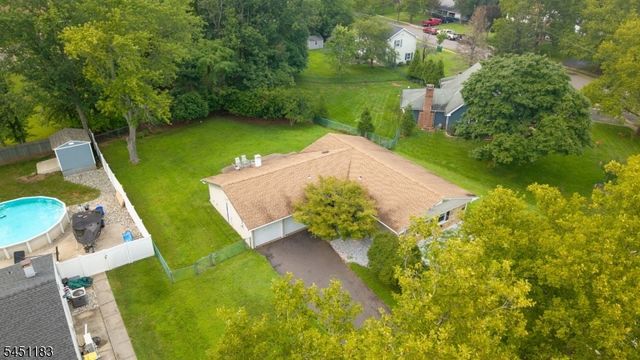 32 Lebed Dr, Franklin Twp., NJ 08873