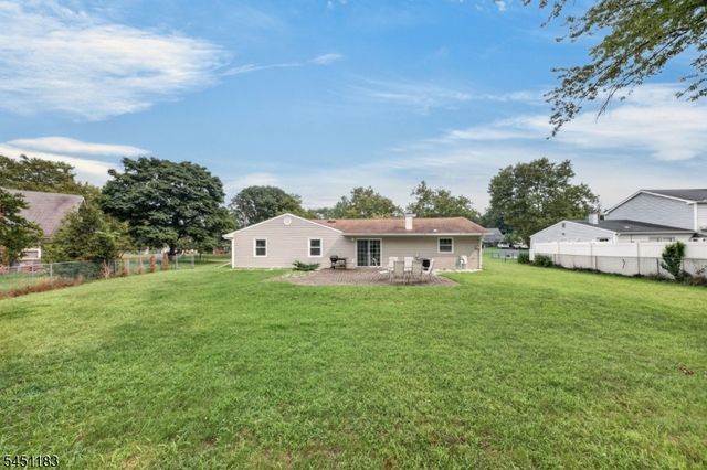 32 Lebed Dr, Franklin Twp., NJ 08873