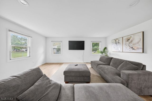 32 Lebed Dr, Franklin Twp., NJ 08873
