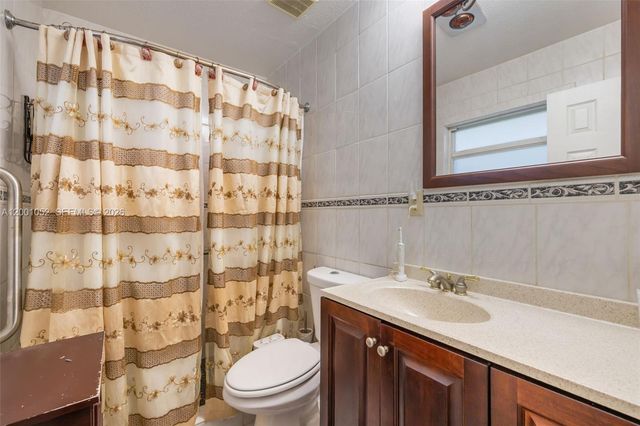 7301 NW 57th Pl, Tamarac, FL 33321