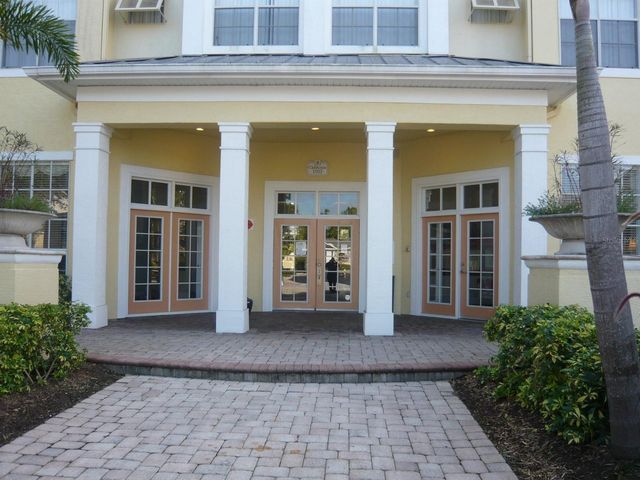 1302 HIGH HAMMOCK DRIVE 105, Tampa, FL 33619