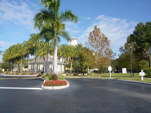 1302 HIGH HAMMOCK DRIVE 105, Tampa, FL 33619