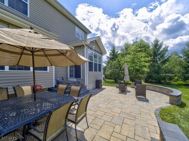 3 Pony Ln, Raritan Twp., NJ 08822