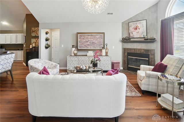 184 Edinburgh Village Drive, Dayton, OH 45458
