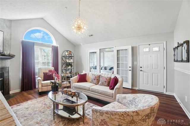 184 Edinburgh Village Drive, Dayton, OH 45458