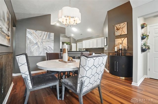 184 Edinburgh Village Drive, Dayton, OH 45458