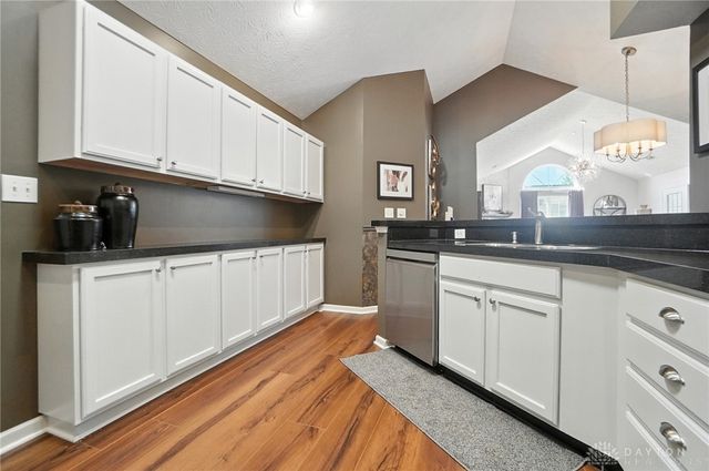 184 Edinburgh Village Drive, Dayton, OH 45458