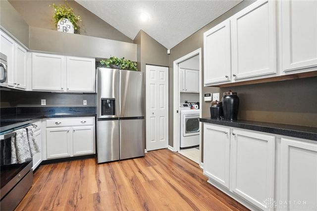 184 Edinburgh Village Drive, Dayton, OH 45458