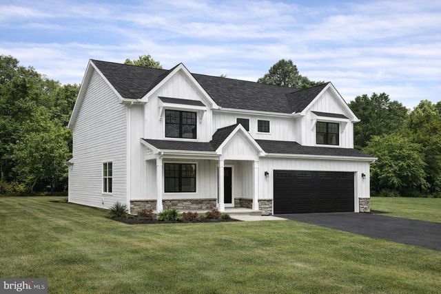 2 STREAM DR, Carlisle, PA 17013