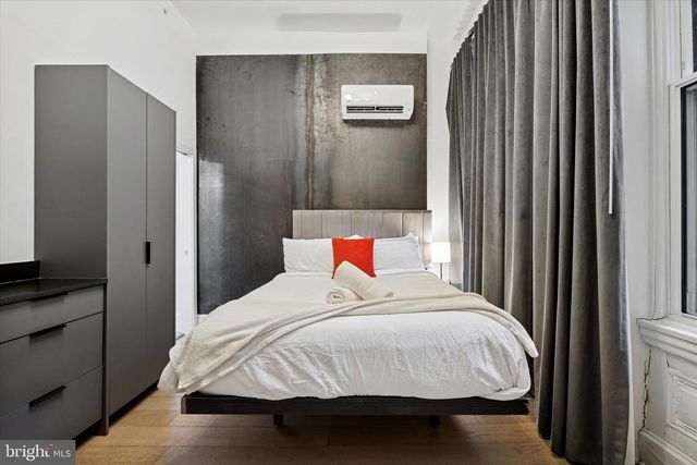 1325 SPRUCE ST, Philadelphia, PA 19107