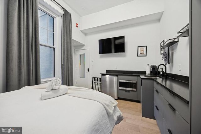 1325 SPRUCE ST, Philadelphia, PA 19107