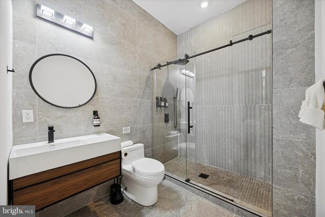 1325 SPRUCE ST, Philadelphia, PA 19107