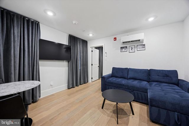 1325 SPRUCE ST, Philadelphia, PA 19107