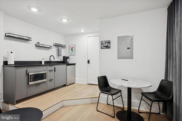 1325 SPRUCE ST, Philadelphia, PA 19107