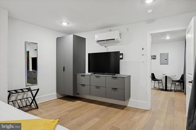 1325 SPRUCE ST, Philadelphia, PA 19107