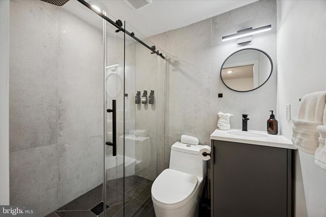 1325 SPRUCE ST, Philadelphia, PA 19107