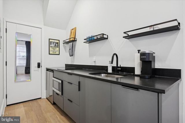 1325 SPRUCE ST, Philadelphia, PA 19107