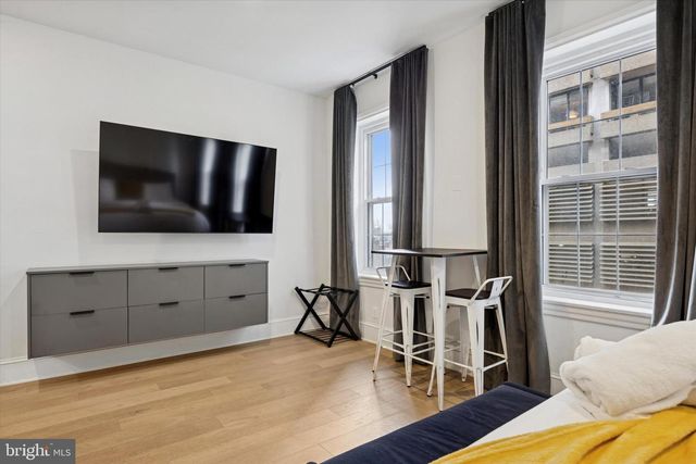 1325 SPRUCE ST, Philadelphia, PA 19107