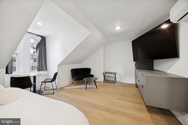 1325 SPRUCE ST, Philadelphia, PA 19107