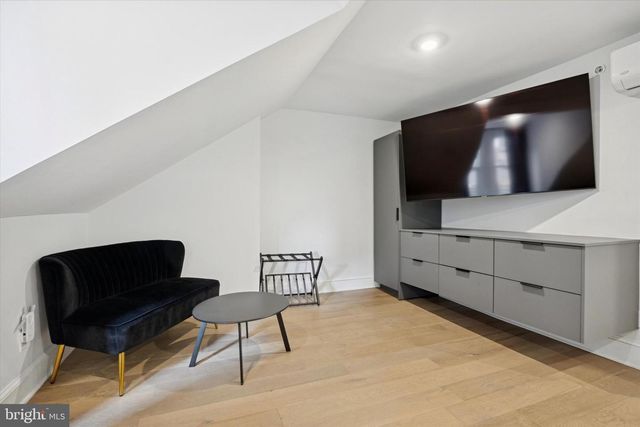 1325 SPRUCE ST, Philadelphia, PA 19107